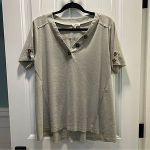 Umgee Tan‎ ‘3 Button Front’ Linen Blouse. Size Small.